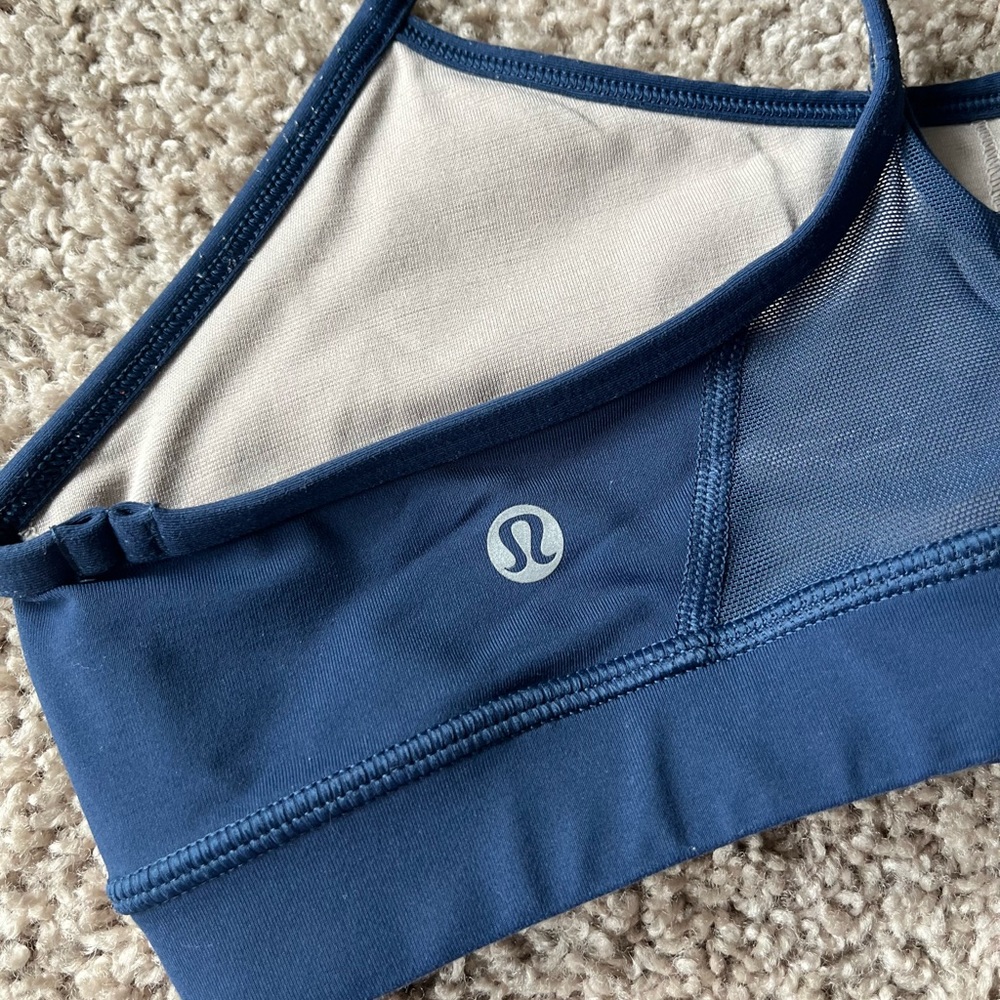 Lululemon flow Y bra in Navy, size 4